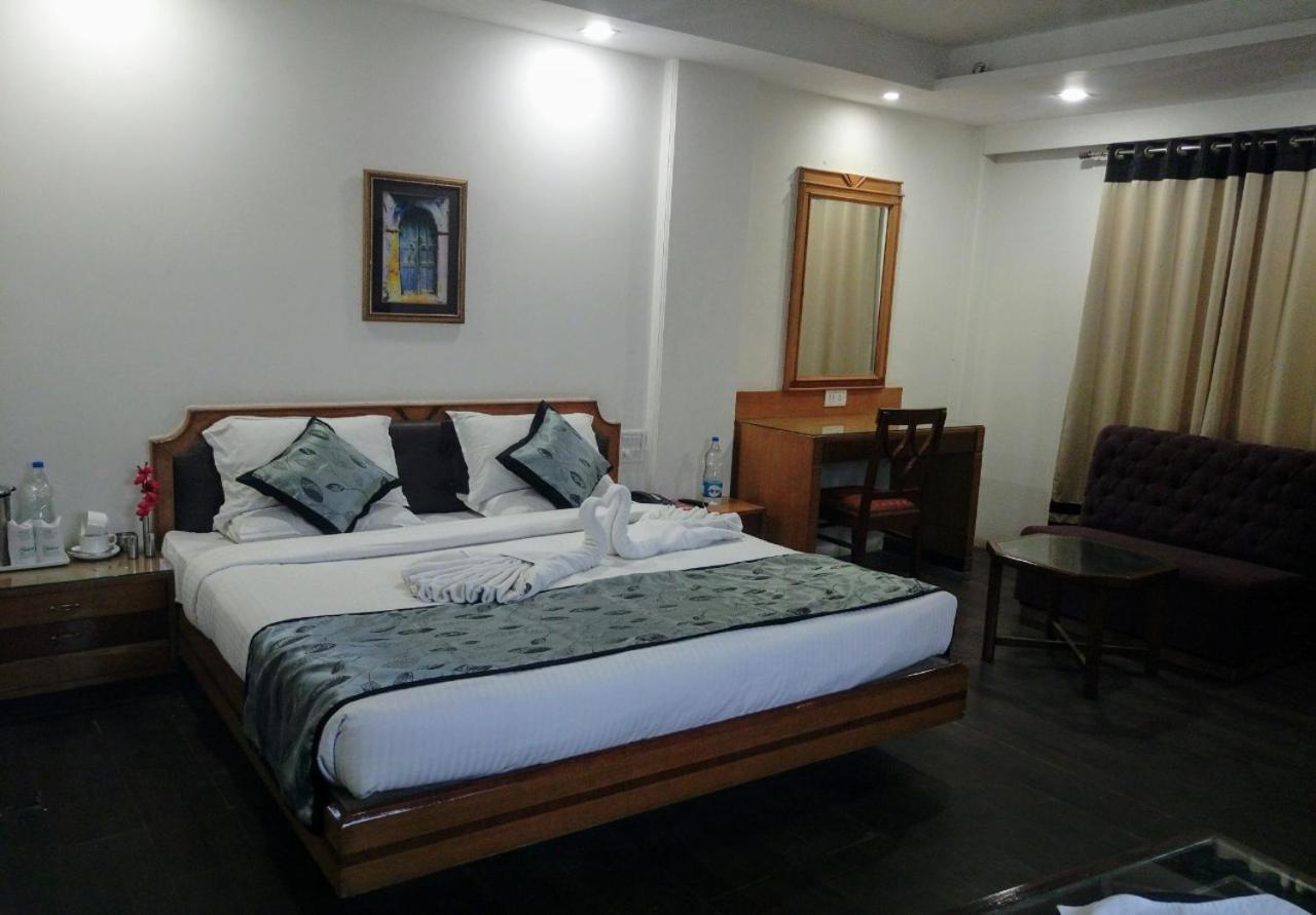 Hotel Shelter Гвалиор Экстерьер фото