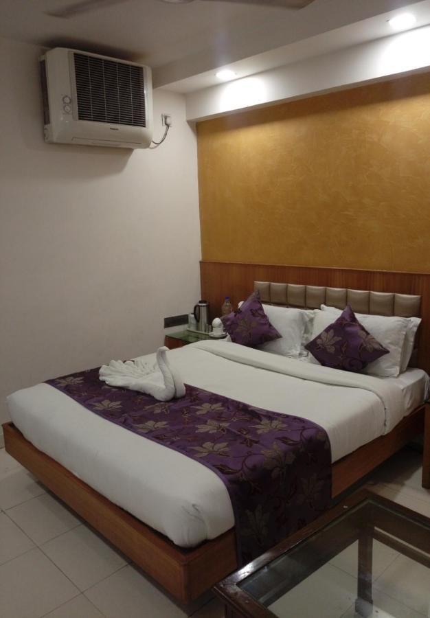 Hotel Shelter Гвалиор Экстерьер фото